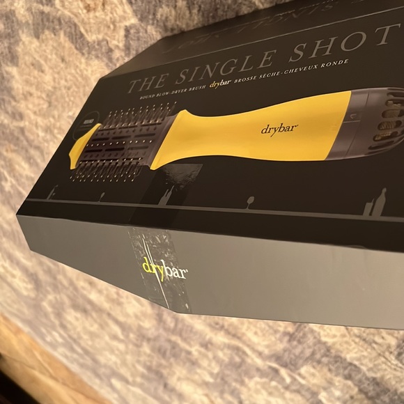 The Single Shot Round Blow-Dryer Brush